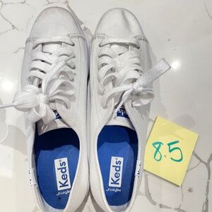 Women’s 8.5 keds